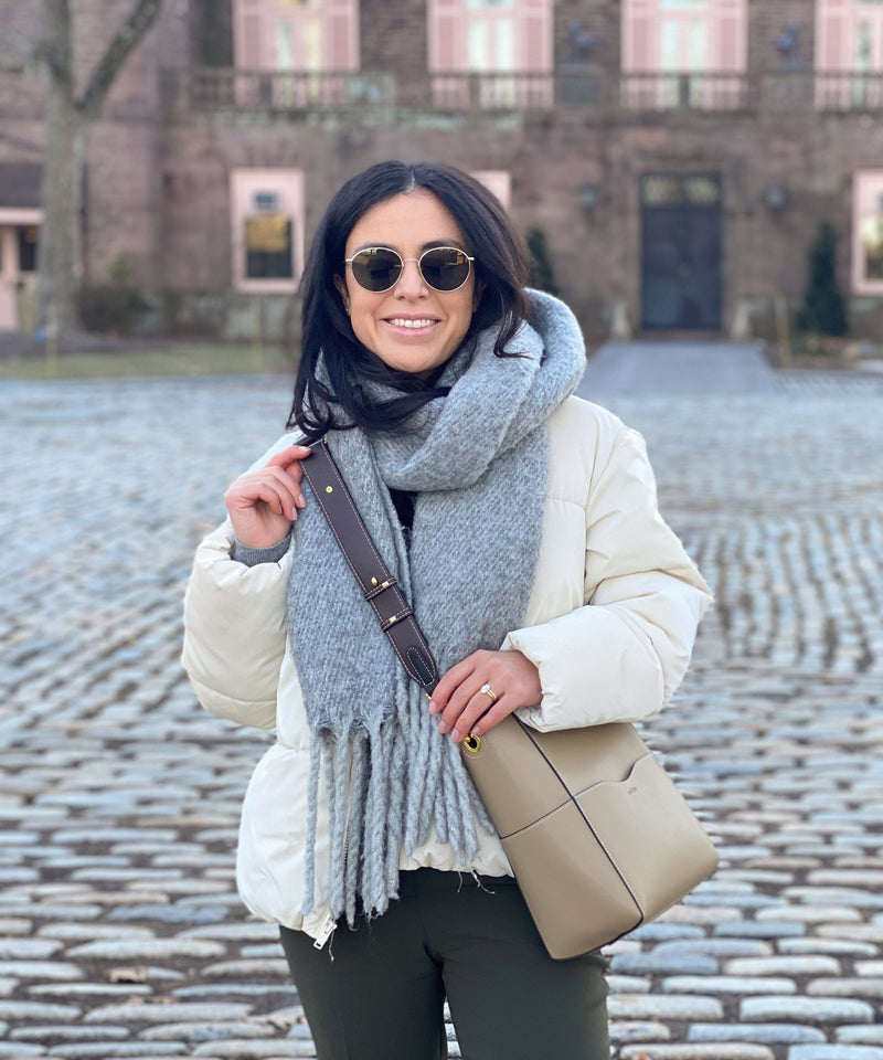 Priscilla of Best Trends for Life on why the Jordan Bucket Bag is "The Perfect Everyday Bag"