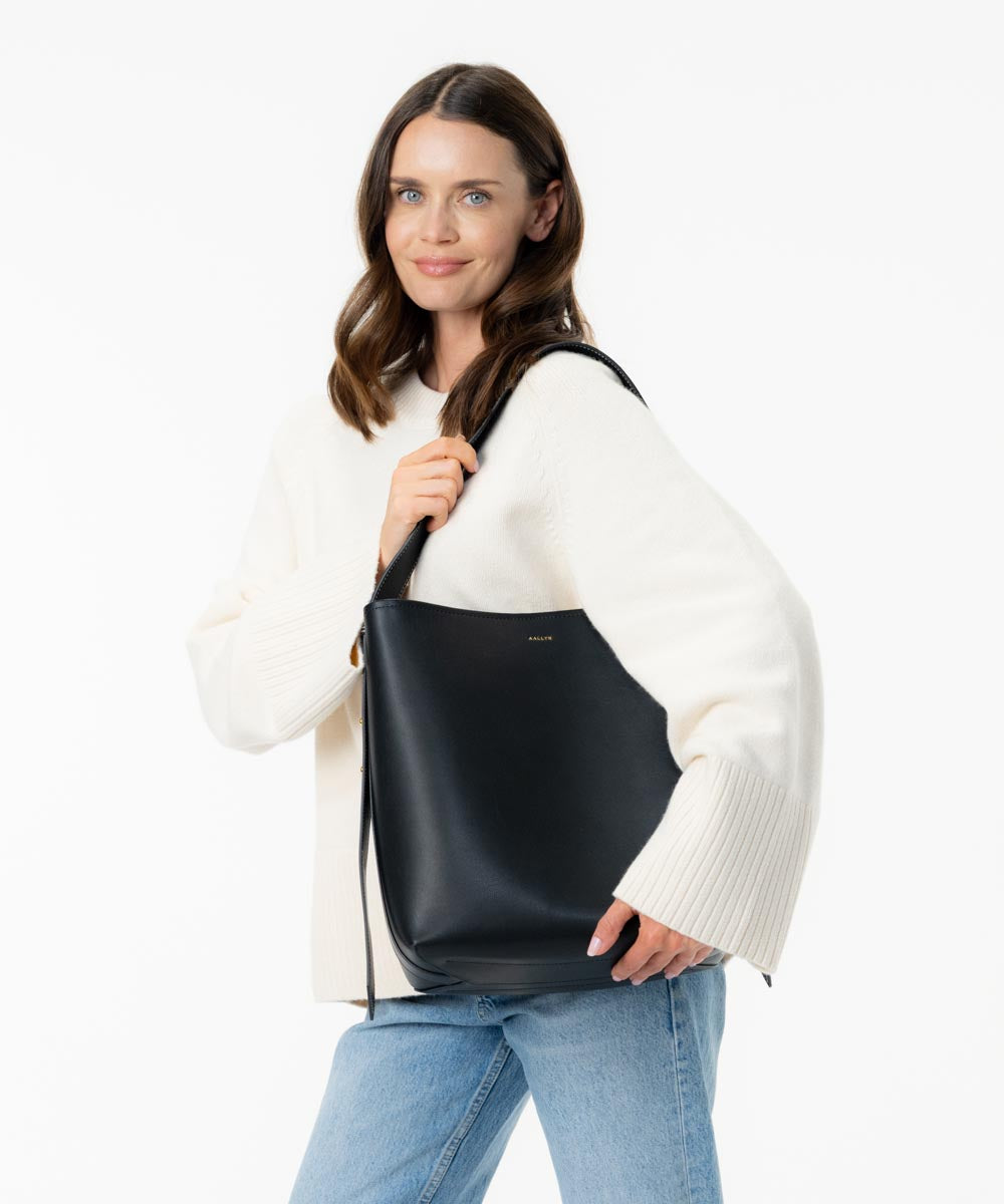 Model wearing the AALLYN Jolina bucket tote on the shoulder