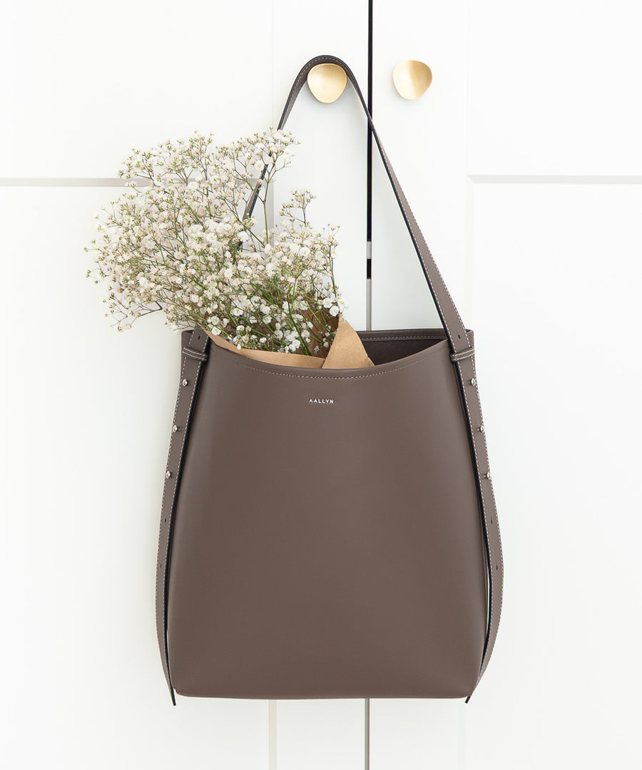 AALLYN Jolina bucket tote interior compartments