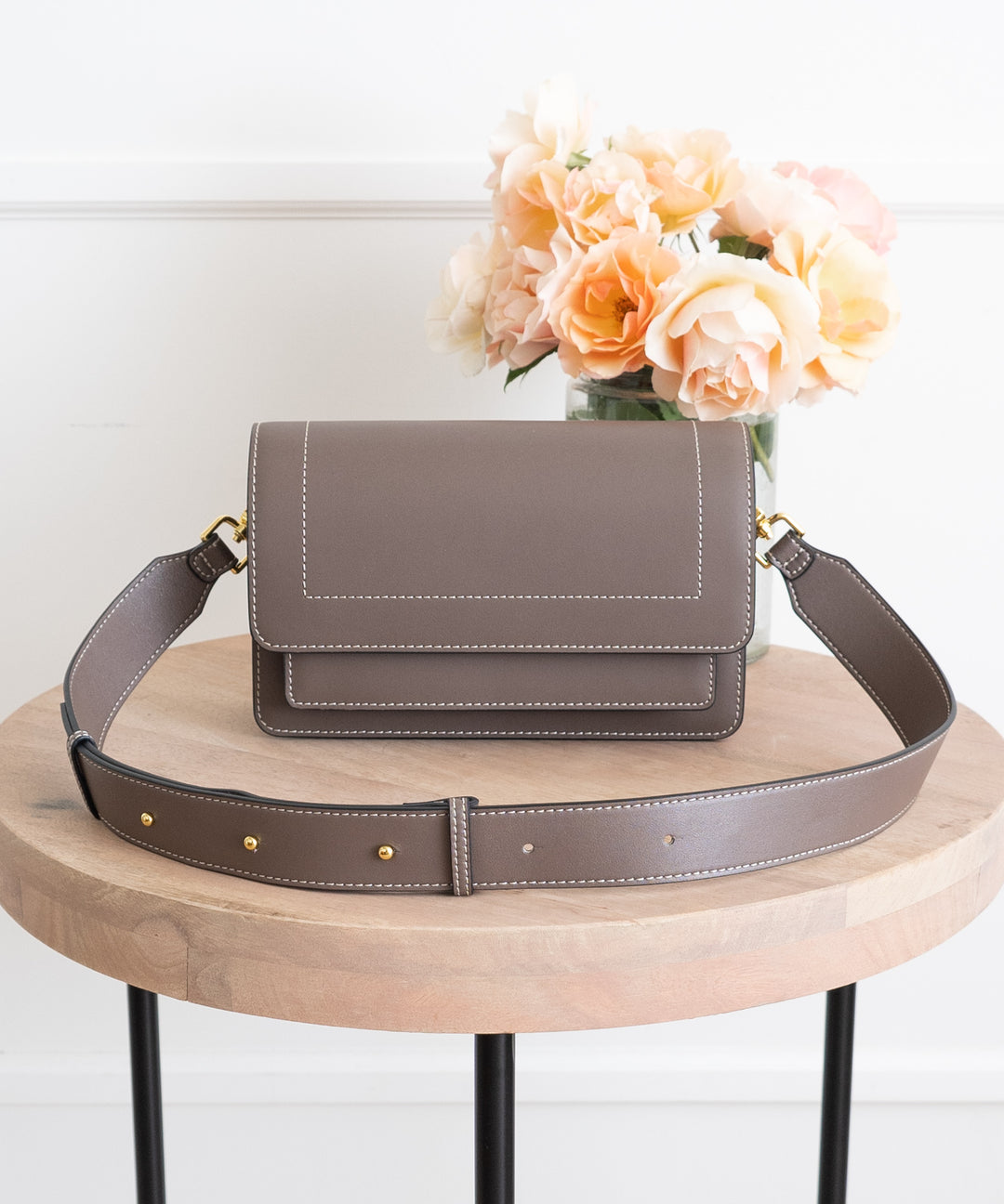 美品　エンリーべグリム　バッグ　ショルダーバッグ　アンリークウィール Ingrid Crossbody Bag | Compact Leather Shoulder Bag – AALLYN